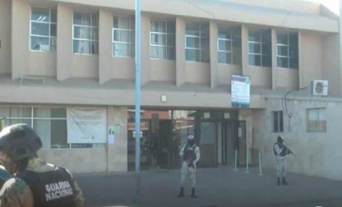 Sujetos armados ingresaron a una clínica del IMSS para sustraer equipo médico, dentro del que había varios tanques de oxígeno