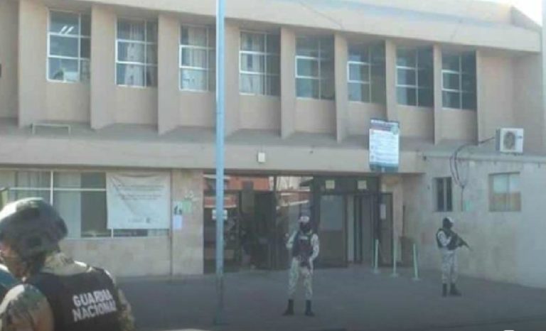 Sujetos armados ingresaron a una clínica del IMSS para sustraer equipo médico, dentro del que había varios tanques de oxígeno