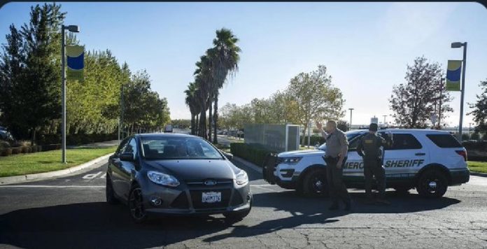 Un sujeto robó un auto en el que estaba un niño; regresó para devolverlo y para regañar a la madre por el descuido; conoce la historia