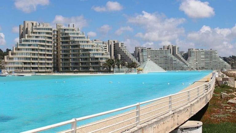 La piscina más grande del mundo con agua de mar filtrada