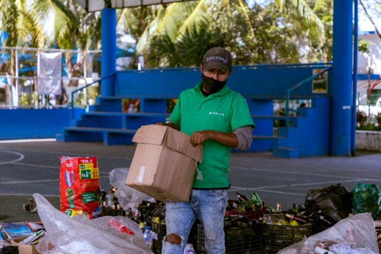 El programa “Adopta Vida” apoya a la ecología con reciclaje entre ciudadanos por plantas