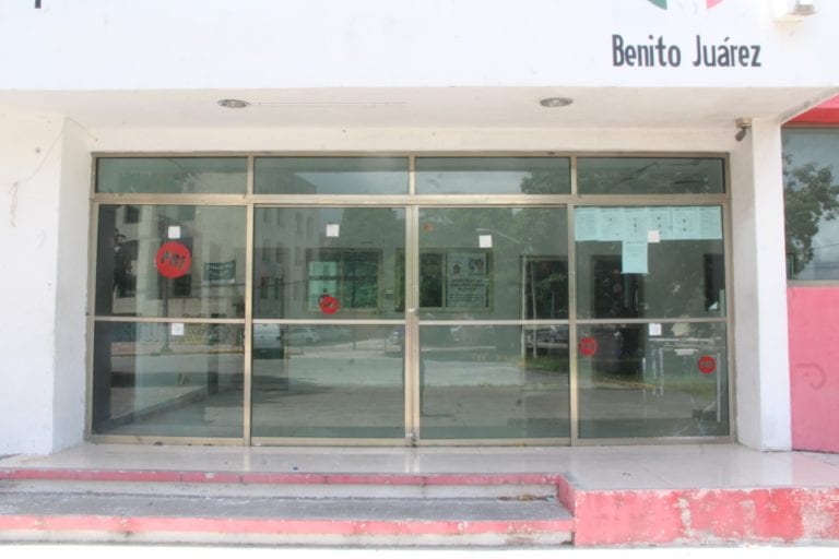 ¡Ladrón le roba a ladrón! Hacen boquete y entran a sede del PRI en Cancún