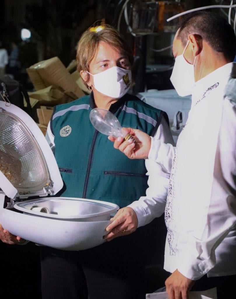 “Con esto buscamos propiciar un municipio que usa inteligentemente el recurso público, pues, a través de las acciones de la presidenta Laura Beristain, se busca obtener un alumbrado sustentable que mejore y le dé certeza de seguridad a las familias de Solidaridad”, enfatizó Paz Cetina.