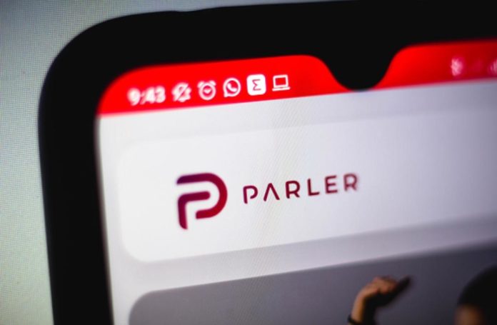 Parler, la red social a la que se habían mudado Donald Trump y sus seguidores ya está fuera de servicio; varias empresas le han negado apoyo