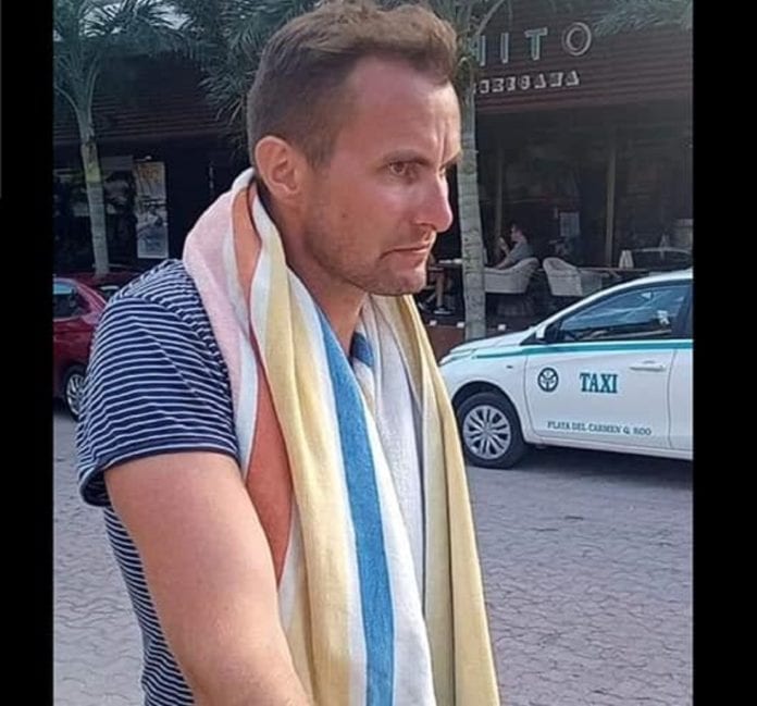 La comunidad en Playa del Carmen, pide apoyo para localizar al turista alemán Titus Scharf, quien se quedó departiendo en un club local y no regresó a su centro de hospedaje con sus compañeros. Más tarde fue localizado por teléfono, pero se volvió a perder contacto con él.