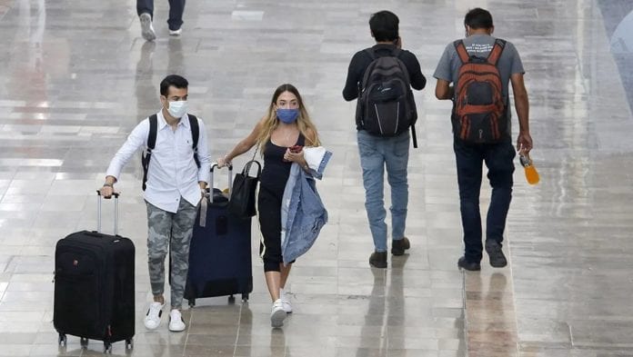 La titular de la Secretaría de Salud de Quintana Roo, Alejandra Aguirre Crespo, informó que hasta la fecha la entidad suma 16 mil 460 casos positivos de coronavirus, enfermedad que ha cobrado la vida de 2 mil 085 personas.