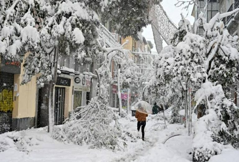 VIDEOS: Fuerte tormenta de nieve deja al menos 3 muertos en España; encienden alerta roja