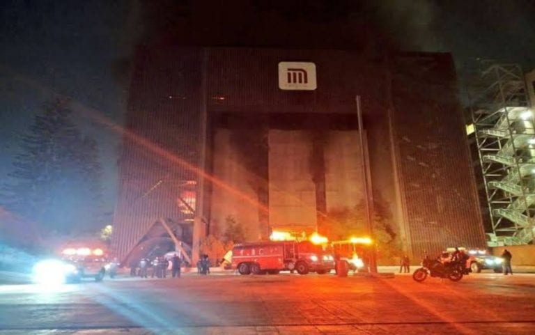 VIDEOS: Se incendian oficinas del metro en la CDMX;  rescatan a 6 personas
