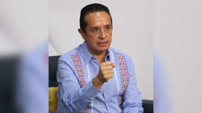 El gobernador Carlos Joaquín dio a conocer que -para continuar con una franca recuperación económica, generar empleos y priorizar el cuidado de la salud de los quintanarroenses- se aplicarán las vacunas contra la covid-19, como se ha definido por el gobierno federal, de manera absolutamente transparente y respetando las diferentes etapas y tiempos.