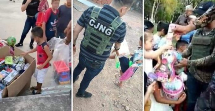 Presuntos integrantes del CJNG obsequiaron juguetes y hasta dinero a niños de localidades de Guanajuato y Michoacán por el Día de Reyes