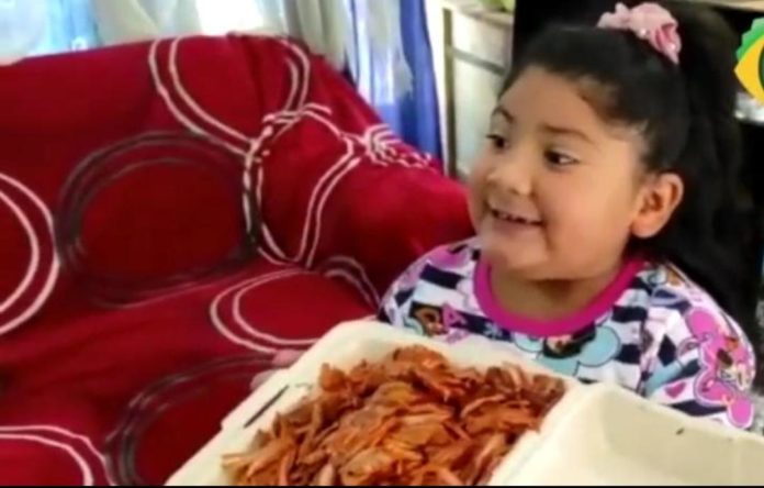 Esta pequeña le pidió tacos al pastor a los Reyes Magos, pues le gustan mucho; además dice que ya tiene suficientes juguetes
