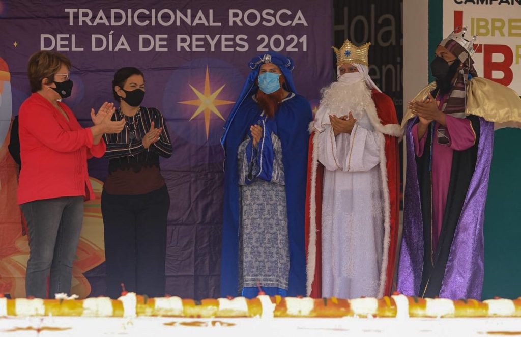 Partieron la rosca de Reyes en Playa del Carmen