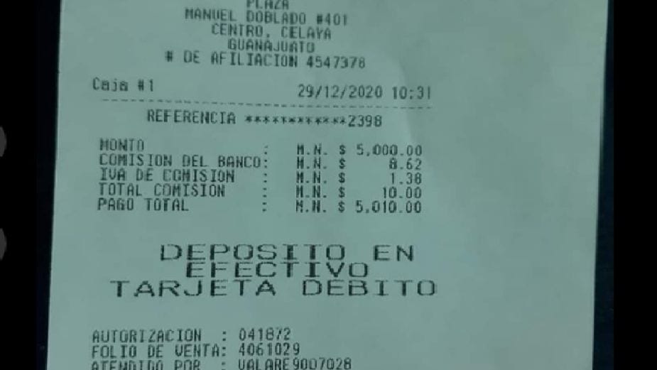 Hombre recibe depósito de 5 mil pesos por error, busca a la dueña y le devuelve el dinero