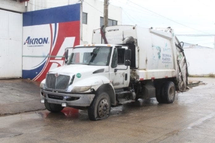 La concesionaria de recoja de residuos sólidos en Benito Juárez, “Intelligencia México” citó a medios de comunicación a su encierro situado en la Región 103, para presuntamente dar a conocer un amparo ganado al Ayuntamiento benitojuarense para continuar prestando el servicio de limpieza en el municipio.