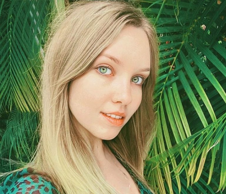 Influencer rusa en Oaxaca se queja por medidas Covid-19 y lo llama “estado paranóico”