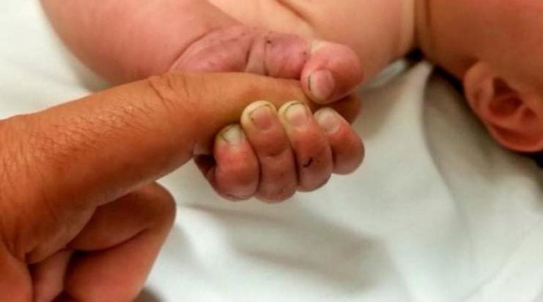 Gobierno de EU deporta a niños recién nacidos en su territorio, pero de madres inmigrantes