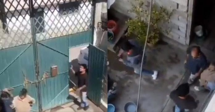 Un sujeto agrede a su madre y tambén a su padre; al parecer les pidió dinero y no se lo dieron; todo quedó captado y se difundió en redes