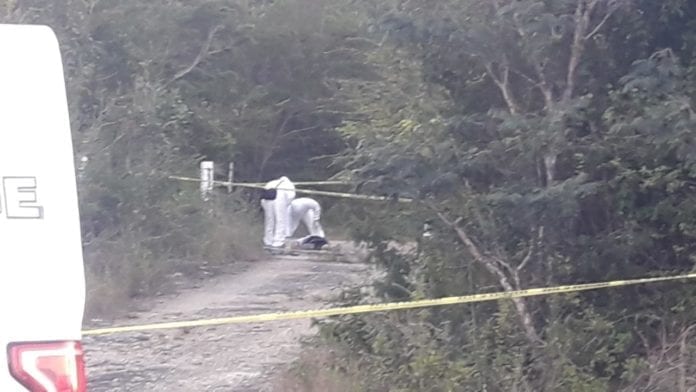 El cuerpo sin vida de un hombre fue encontrado en una sascabera ubicada en el libramiento Chetumal - Tulum