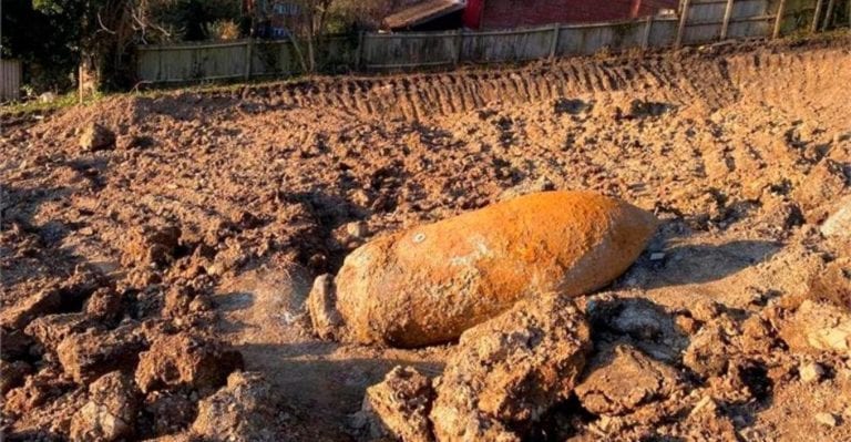 Encuentran bomba de la II Guerra Mundial en Universidad británica; evacúan a estudiantes