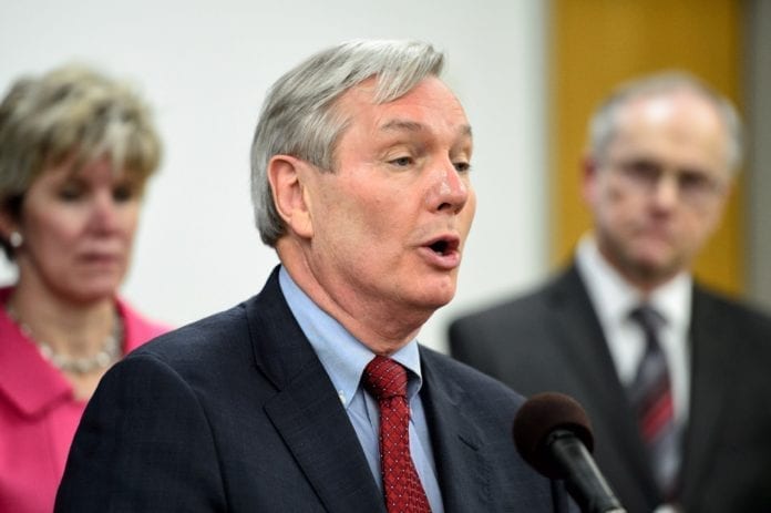 Epidemiólogo alerta que próxima ola de Covid será como 'un huracán de categoría 5'