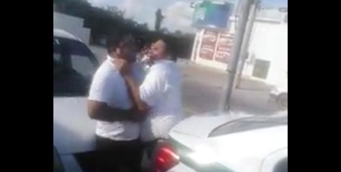 Se les olvidó la sana distancia y que son compañeros de gremio. Con tal de ganar pasaje hasta a los golpes se fueron unos taxistas de Cancún