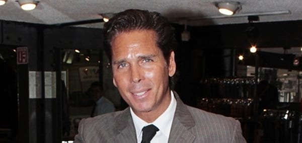 Roberto Palazuelos responde así a quienes lo critican por vender saludos