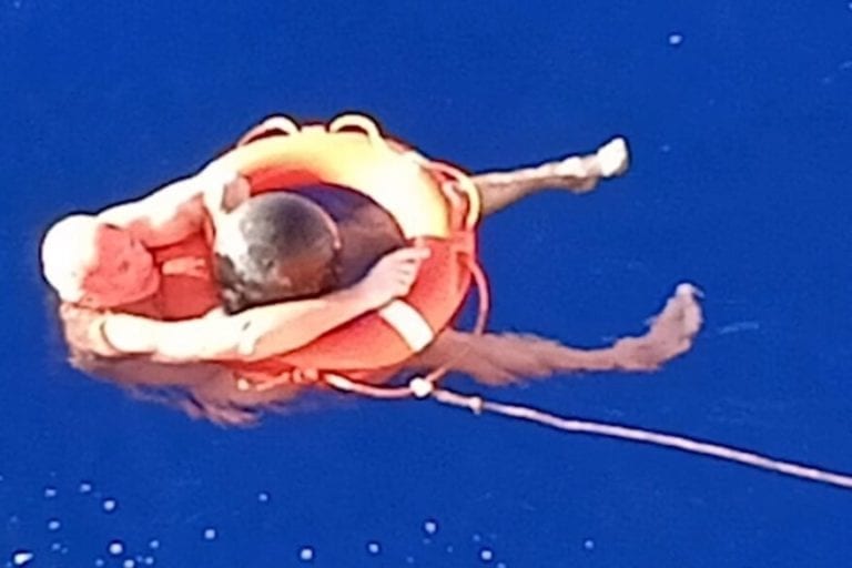 Naufrago sobrevive 14 horas