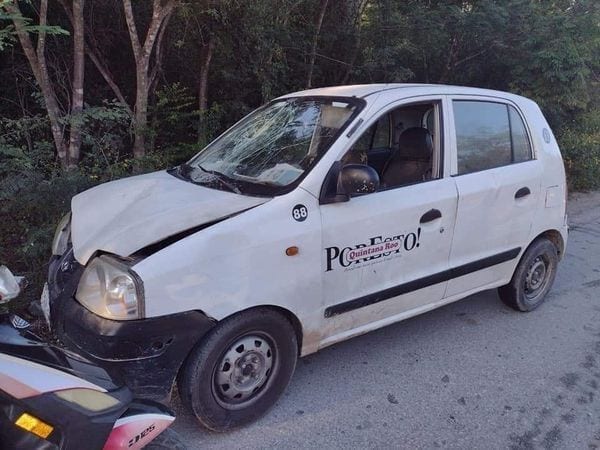 Fuerte choque de un chófer de periódico, deja a una madre y su hija hospitalizadas