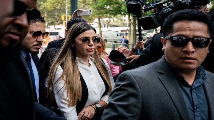 Emma Coronel, esposa de Joaquín El Chapo Guzmán, fue detenida en el estado de Virginia, acusada de participación en el narcotráfico internacional, informó el Departamento de Justicia de Estados Unidos.
