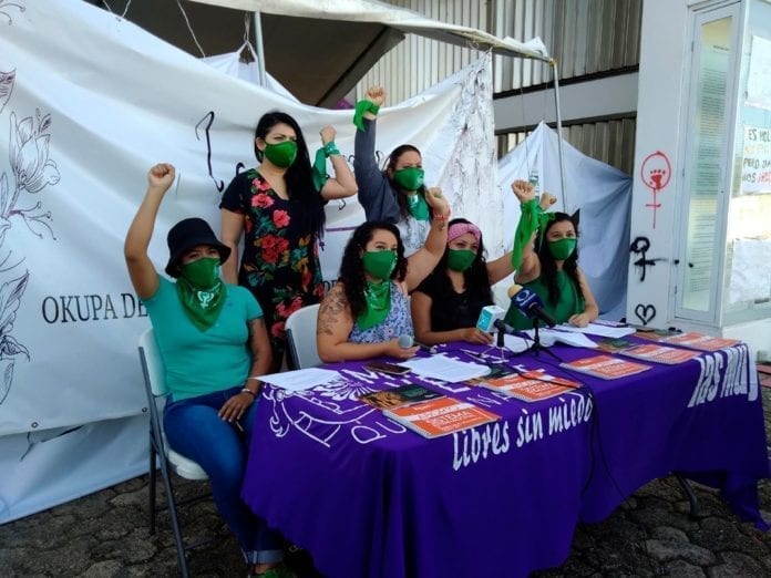 Denunciarán feministas a quienes las atacan por ocupar el Congreso