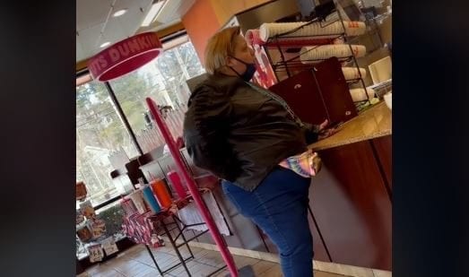Mujer pide 50 donas