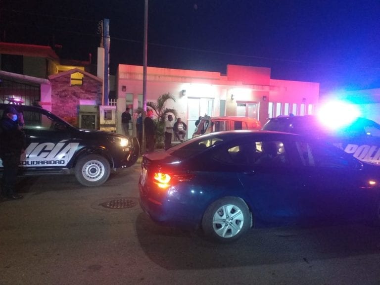 Balean a sujeto a escasos metros de comandancia de Policía en Puerto Aventuras