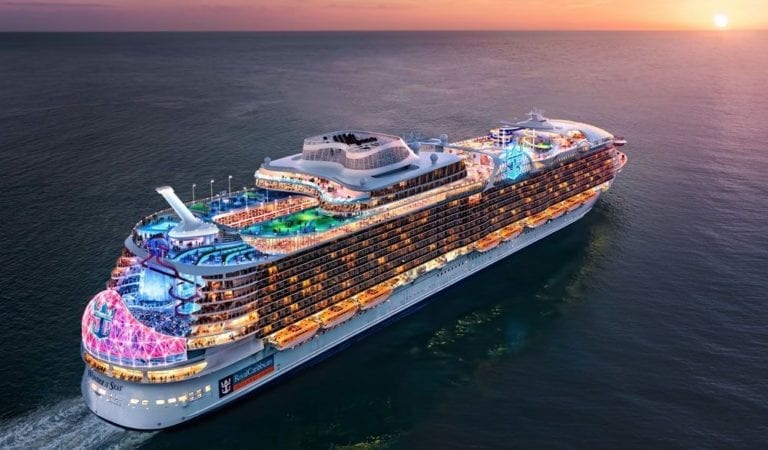Cancún negocia ser base de megacruceros de Royal Caribbean
