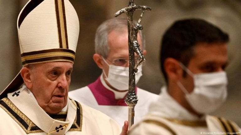 El Vaticano podría despedir a quien rechace vacuna contra el COVID-19