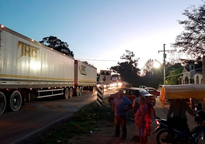 reanudan bloqueo de vía federal 2