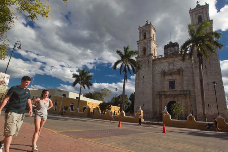 Buscan mediante encuesta conocer las expectativas del viajero en la Península