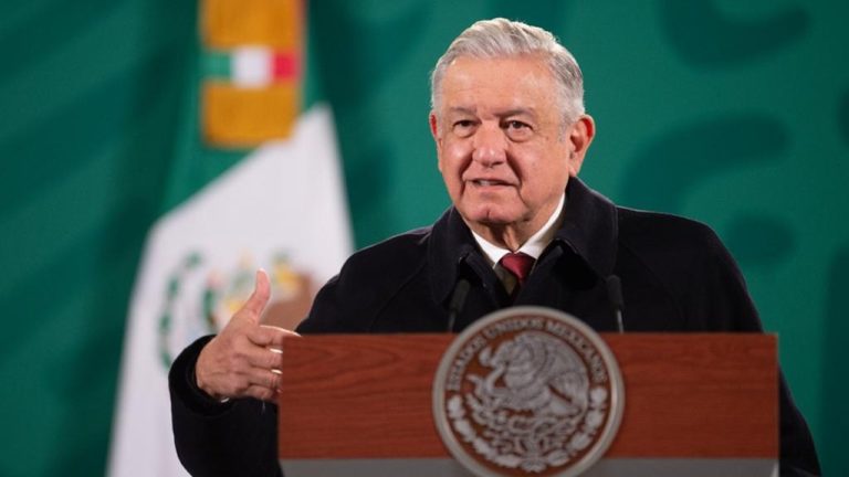 AMLO pide bajarle al consumo de luz