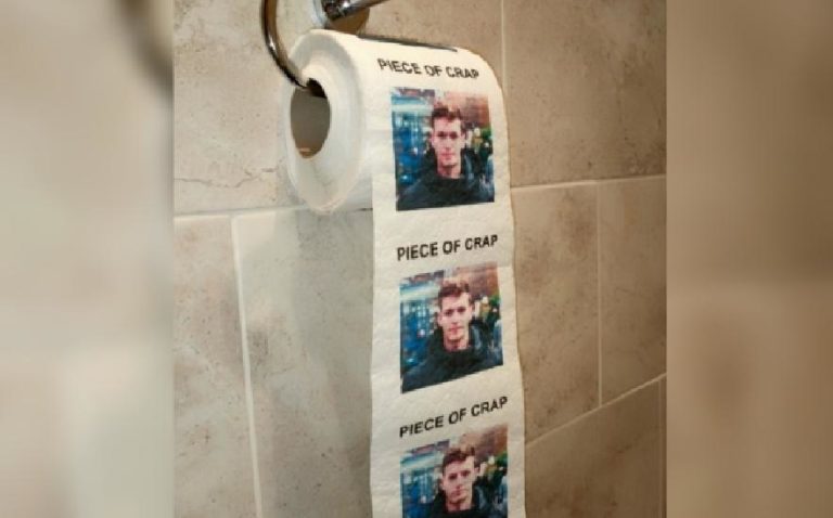 Por unos cuantos pesos esta empresa imprime el rostro de tu ex o esa persona que tanto molesta en el papel higiénico