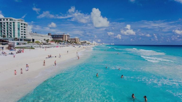 REGRESARÁ TURISMO NORTEAMERICANO CON APLICACIÓN DE VACUNAS COVID