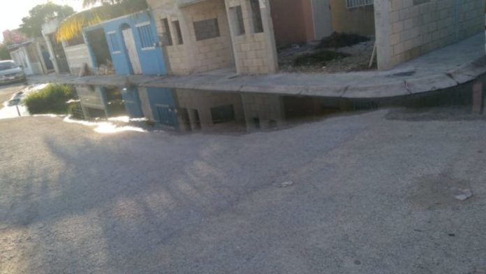 Fraccionamiento 'La Selva' en Cancún sufre con las aguas negras y el mal olor