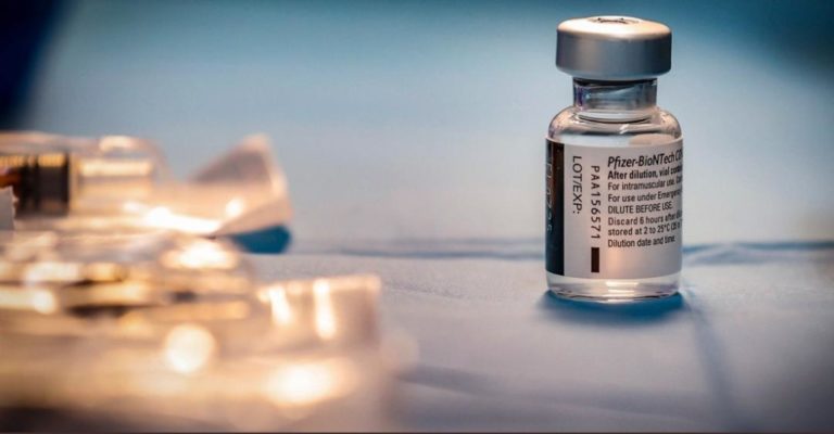 Europa está acaparando las vacunas de Covid-19; con los acuerdos alcanzados ayer ya ha pactado hasta 500 millones de dosis para ese continente