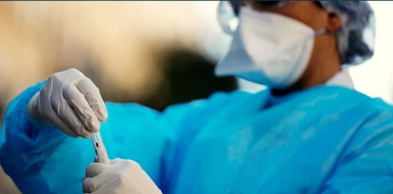 En el Reino Unido aprobaron contagiar con Covid-19 a personas sanas; esto para desarrollar más estudios sobre el virus