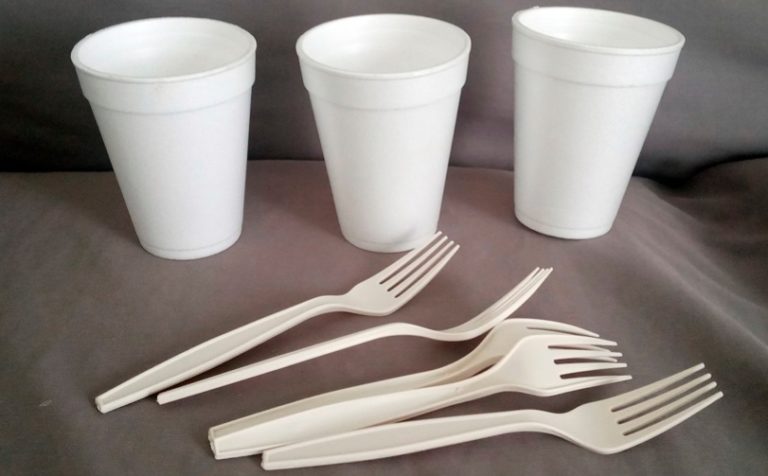 Reanudan campaña contra el uso de plásticos prohibidos en los negocios