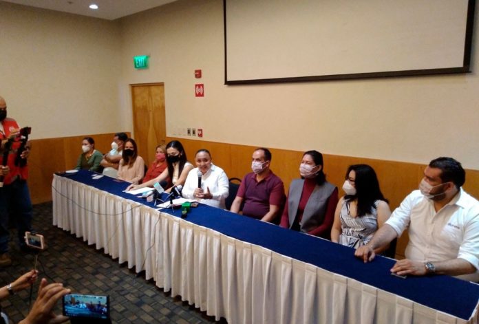 Cristina Torres se ha unido a la bancada de Morena; sus nuevos compañeros le han dado la bienvenida al proyecto de la 4T