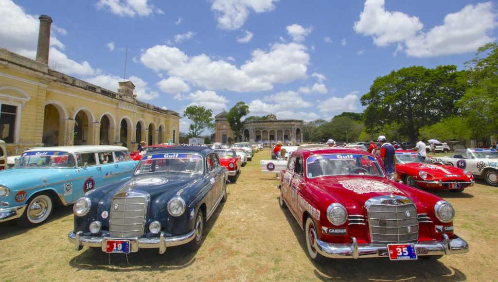Ver un desfile de autos clásicos en los majestuosos escenarios de la Península de Yucatán, es una de las maravillas del evento Rally Maya 2021, que en su séptima edición se adaptará para cumplir con estándares sanitarios de clase mundial y participantes de lujo.