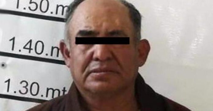 Este sujeto abusó de su propia hija menor de edad en su domicilio; por fortuna fue descubierto y denunciado; ya está tras las rejas