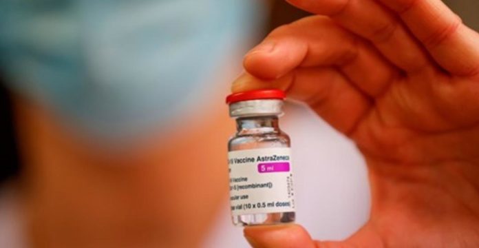 Un nuevo estudio busca saber qué tan efectiva es la vacuna de AstraZeneca entre los más jovenes: niños de entre 6 y 17 años