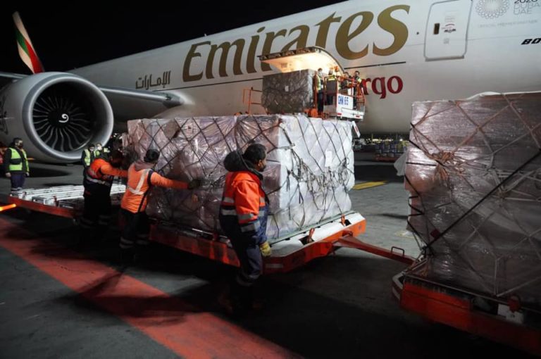 Llegan a México vacunas de AstraZeneca adquiridas en la India