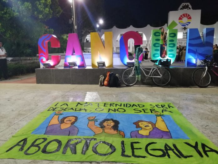 Feministas alistan 'pañuelazo' verde este 14 de febrero en Cancún