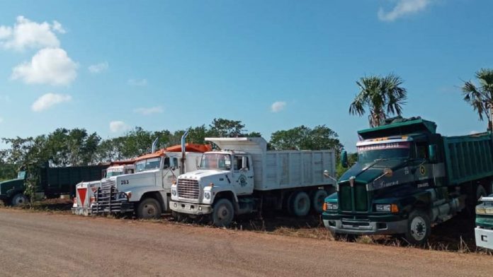 Logran tregua con volqueteros para obras del Tren Maya en Lázaro Cárdenas